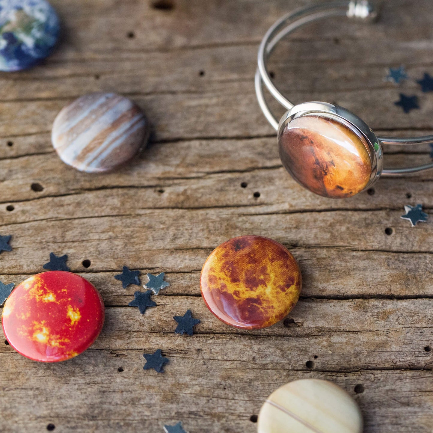 INTERCHANGEABLE SOLAR SYSTEM CUFF BRACELET
