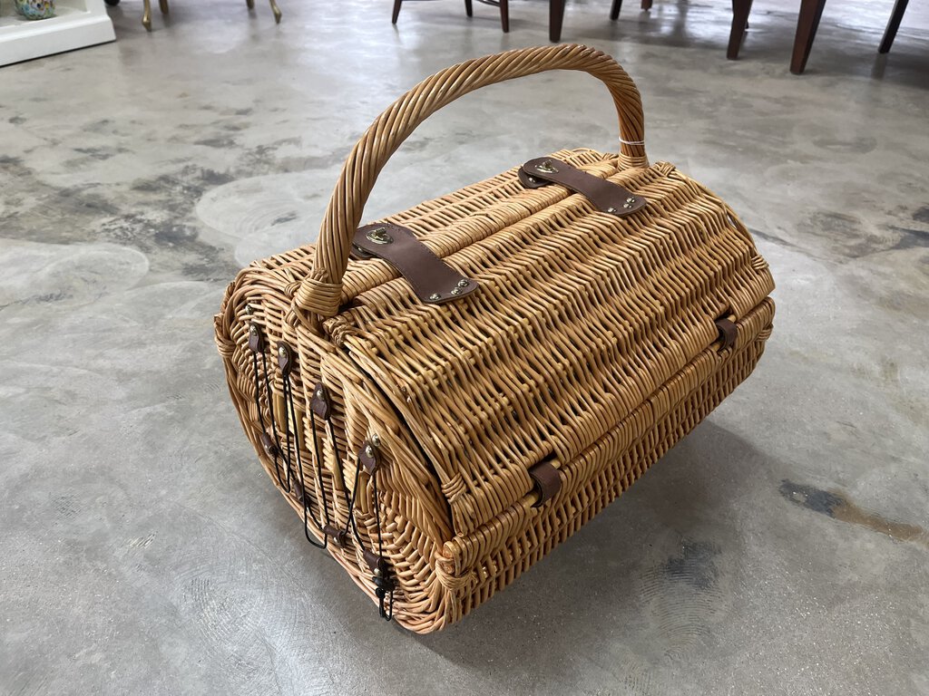 LARGE PICNIC BASKET WITH STRAPS-Thriftique Marketplace