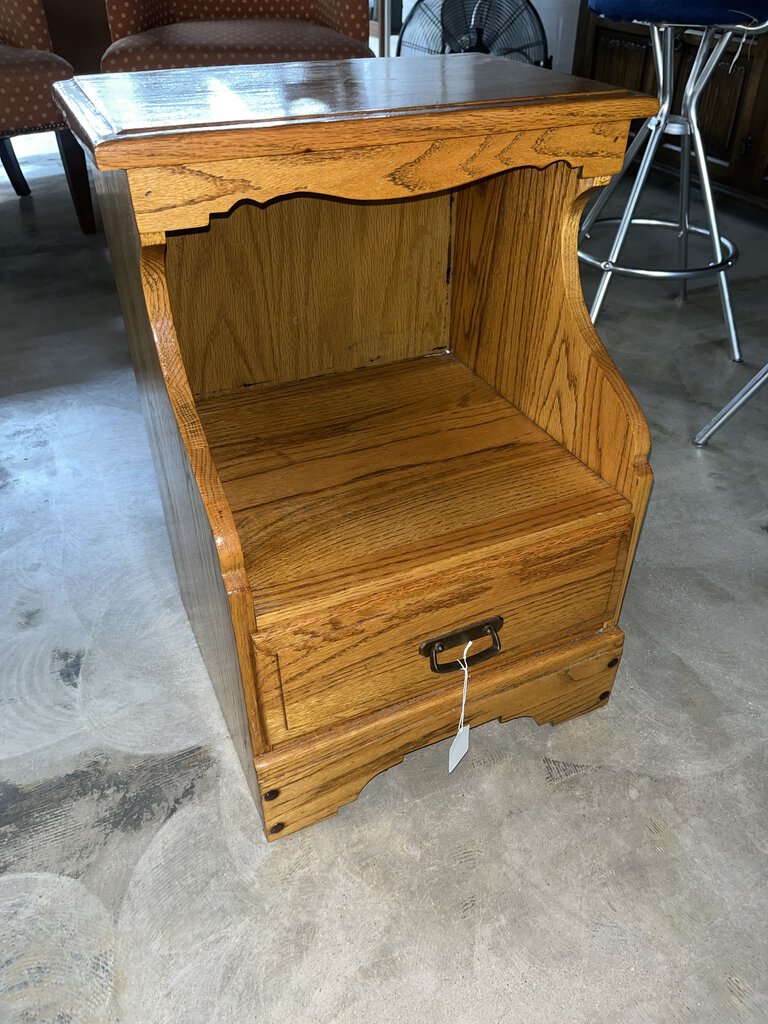 LIGHT WOOD ACCENT TABLE WITH DRAWER-Thriftique Marketplace