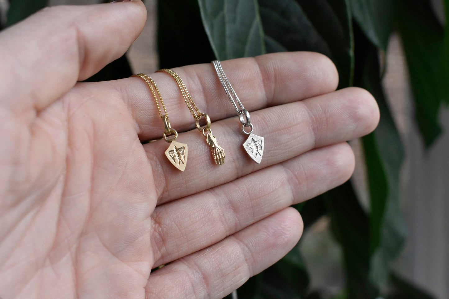 SWIFT ESCUTCHEON NECKLACE
