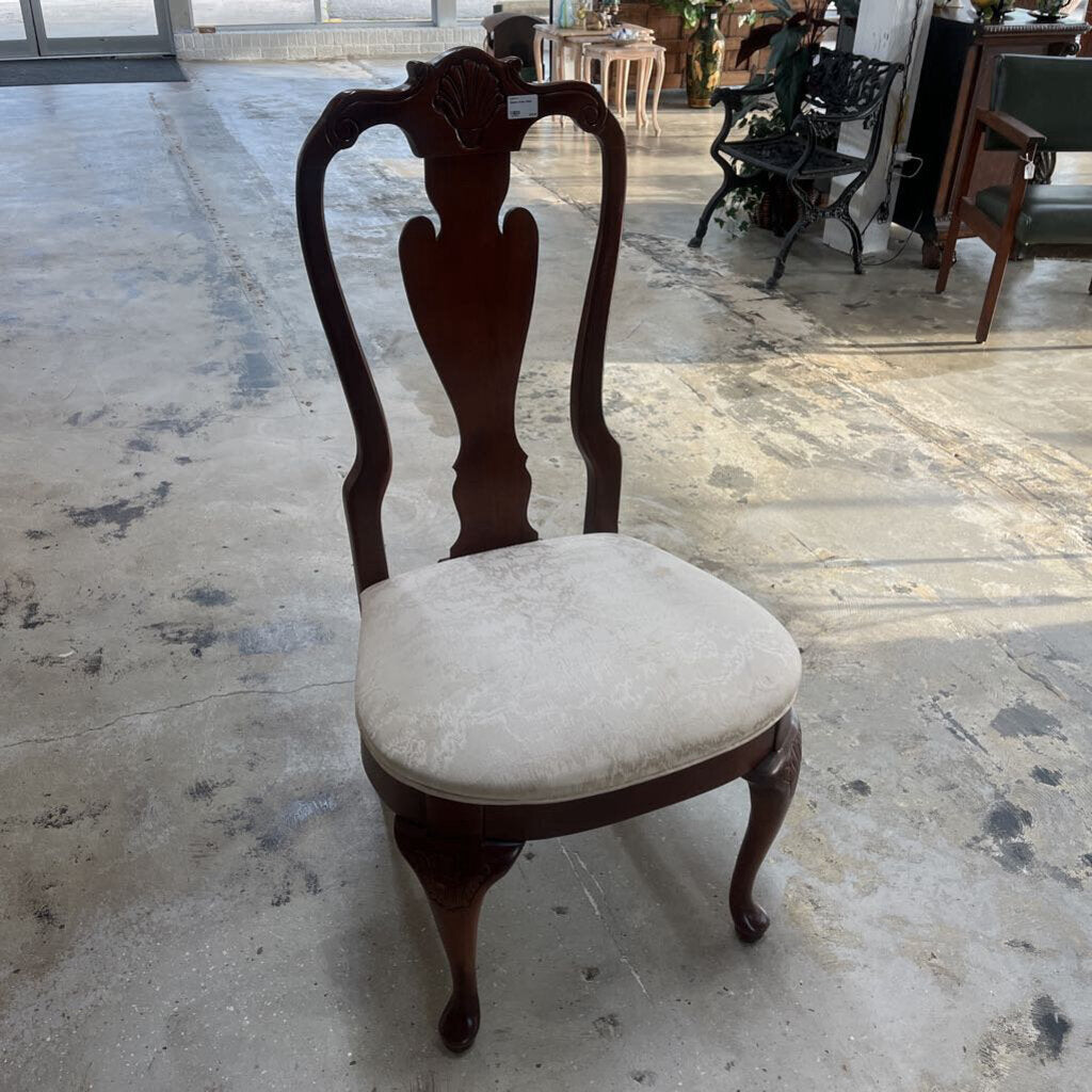 QUEEN ANNE CHAIR-Thriftique Marketplace