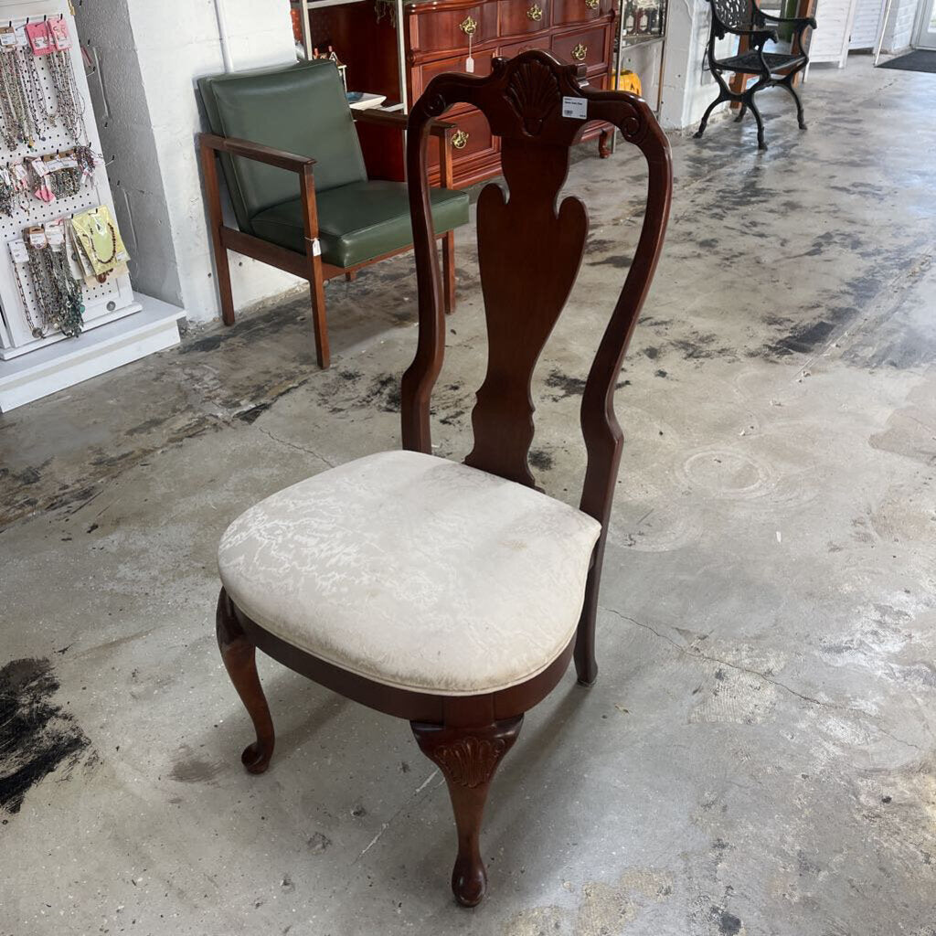 QUEEN ANNE CHAIR-Thriftique Marketplace