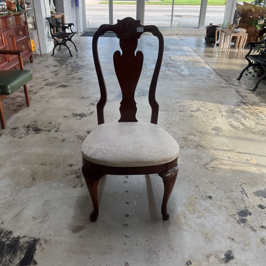 QUEEN ANNE CHAIR-Thriftique Marketplace