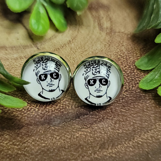 15 MAHOMES GLASS STUD EARRINGS