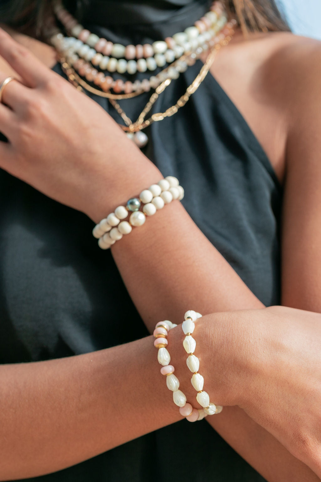 STRETCHY PINK OPAL AND PIKAKE BRACELET - AONANI