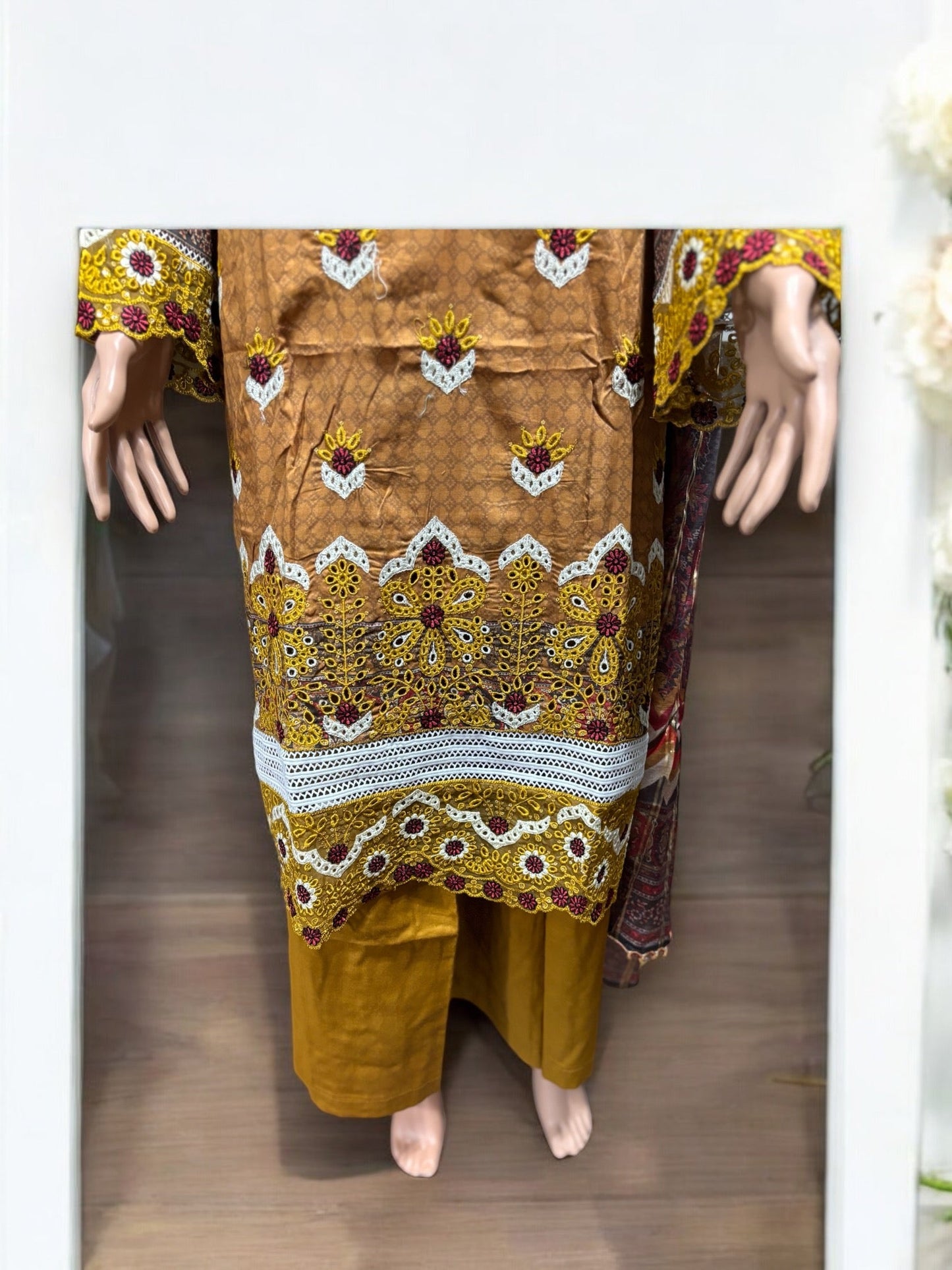 PAKISTANI TRADITIONAL SALWAR KAMEEZ SET- ETHNIC WEAR FOR WOMEN-05