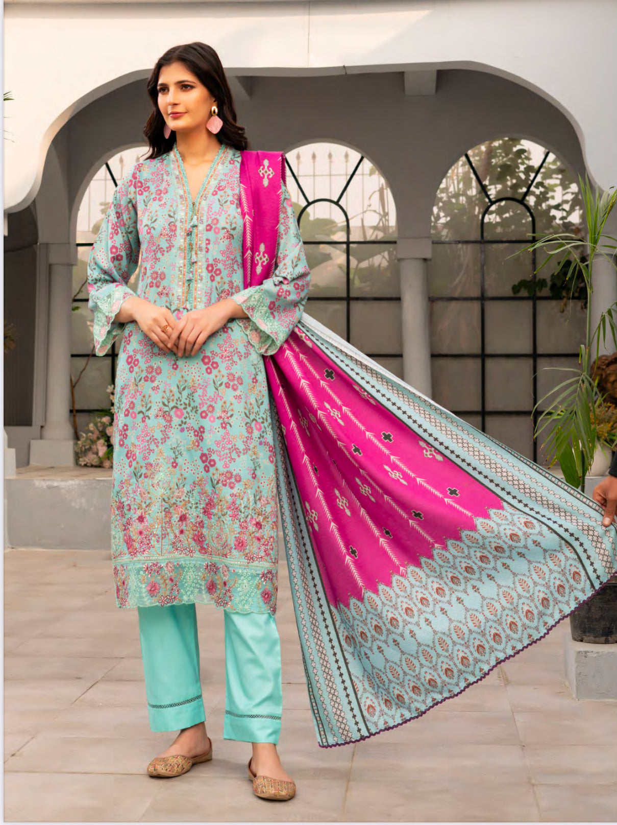 TRADITIONAL PAKISTANI SALWAR KAMEEZ – ETHNIC WEAR FOR WOMEN-07
