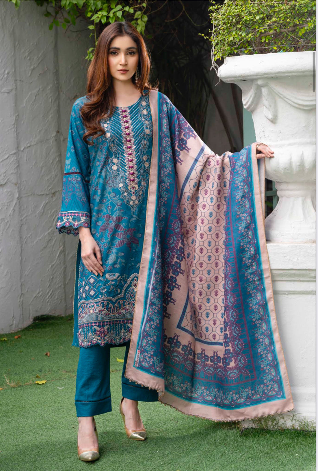 TRADITIONAL PAKISTANI SALWAR KAMEEZ – ETHNIC WEAR FOR WOMEN-12