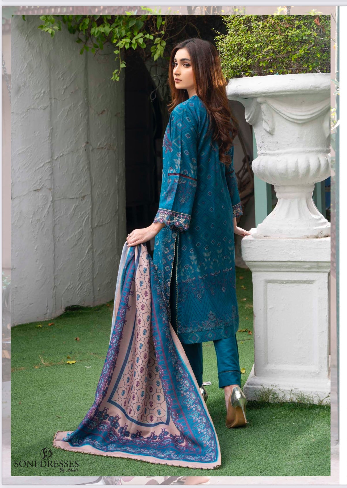 TRADITIONAL PAKISTANI SALWAR KAMEEZ – ETHNIC WEAR FOR WOMEN-12