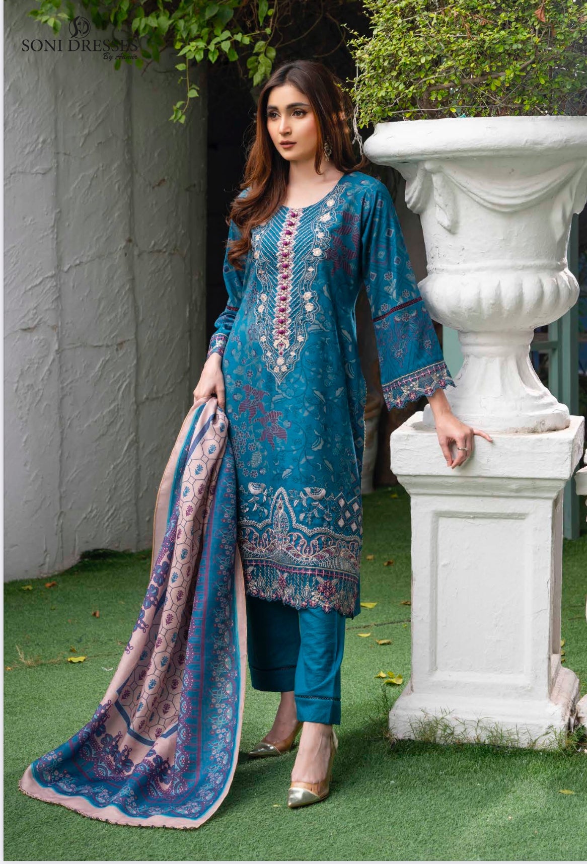 TRADITIONAL PAKISTANI SALWAR KAMEEZ – ETHNIC WEAR FOR WOMEN-12