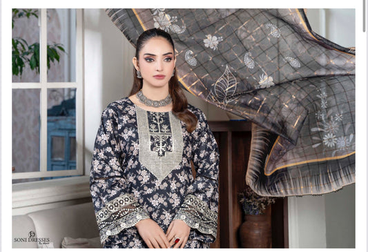 TRADITIONAL PAKISTANI SALWAR KAMEEZ – ETHNIC WEAR FOR WOMEN-255