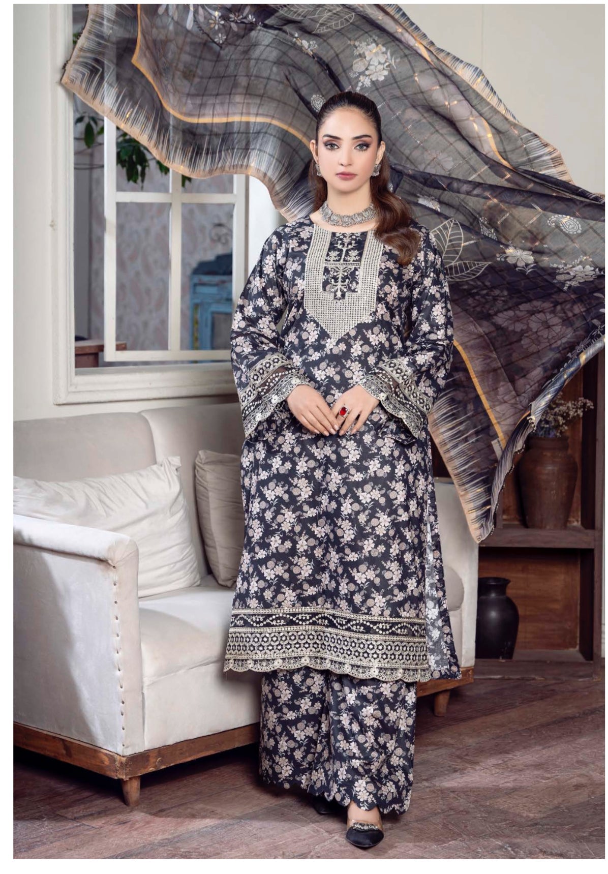 TRADITIONAL PAKISTANI SALWAR KAMEEZ – ETHNIC WEAR FOR WOMEN-255