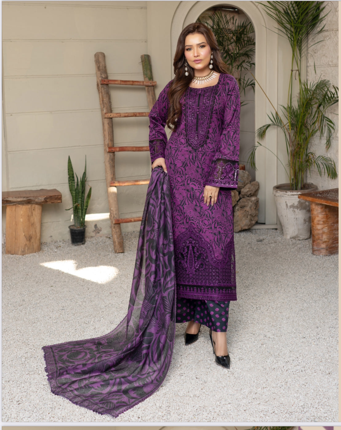 TRADITIONAL PAKISTANI SALWAR KAMEEZ – ETHNIC WEAR FOR WOMEN-257
