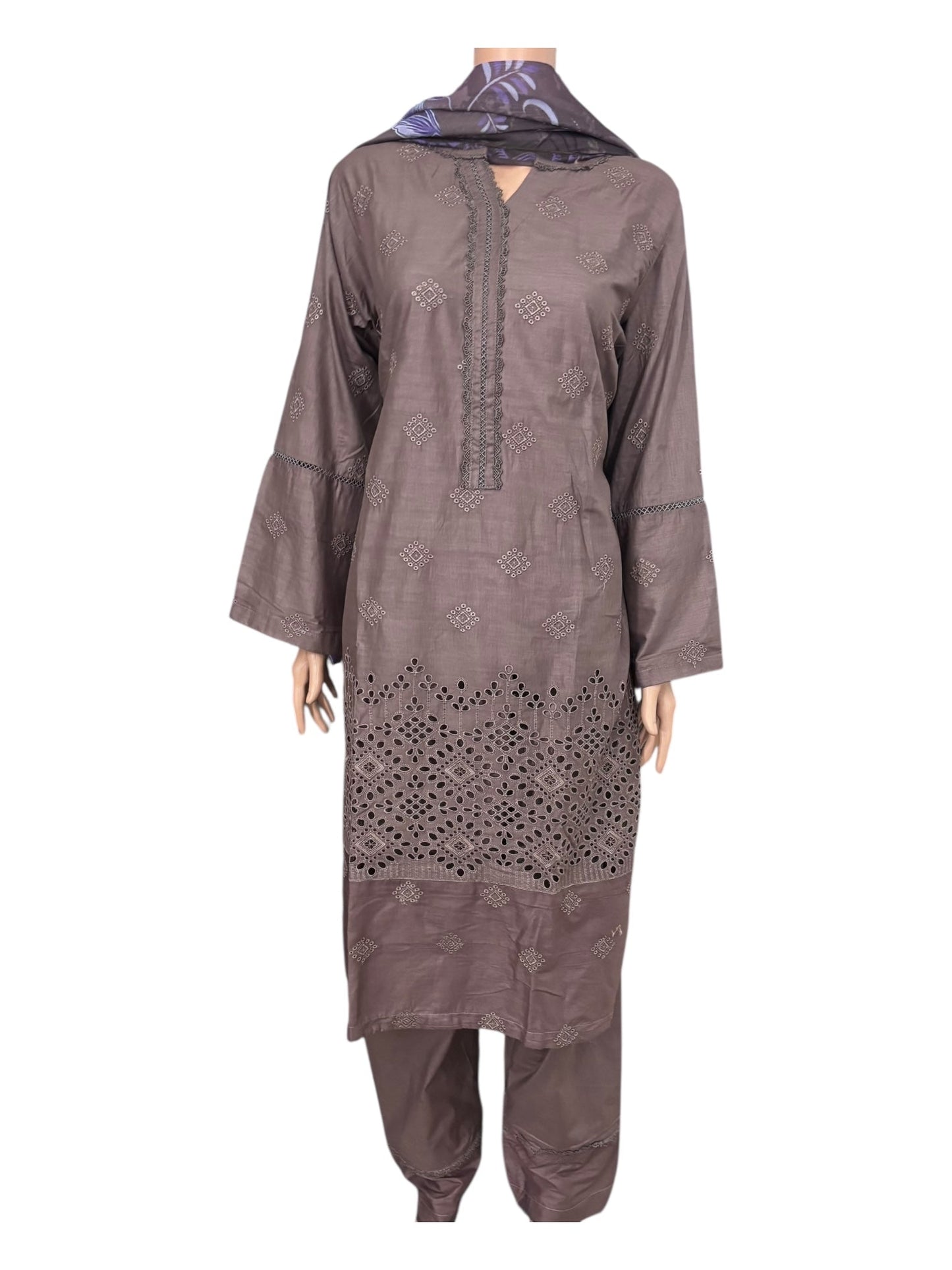 TRADITIONAL PAKISTANI SALWAR KAMEEZ – ETHNIC WEAR FOR WOMEN-271