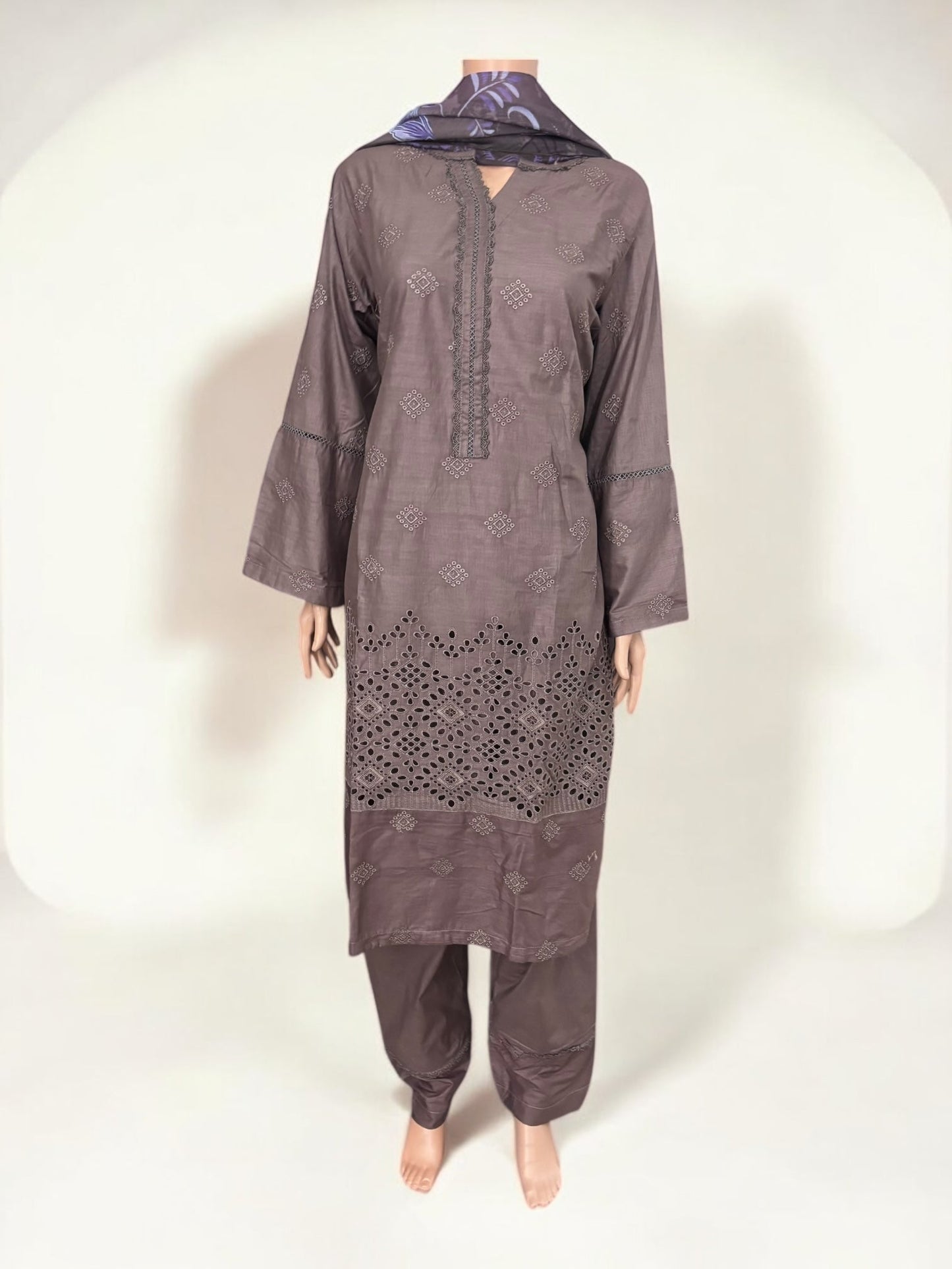 TRADITIONAL PAKISTANI SALWAR KAMEEZ – ETHNIC WEAR FOR WOMEN-271