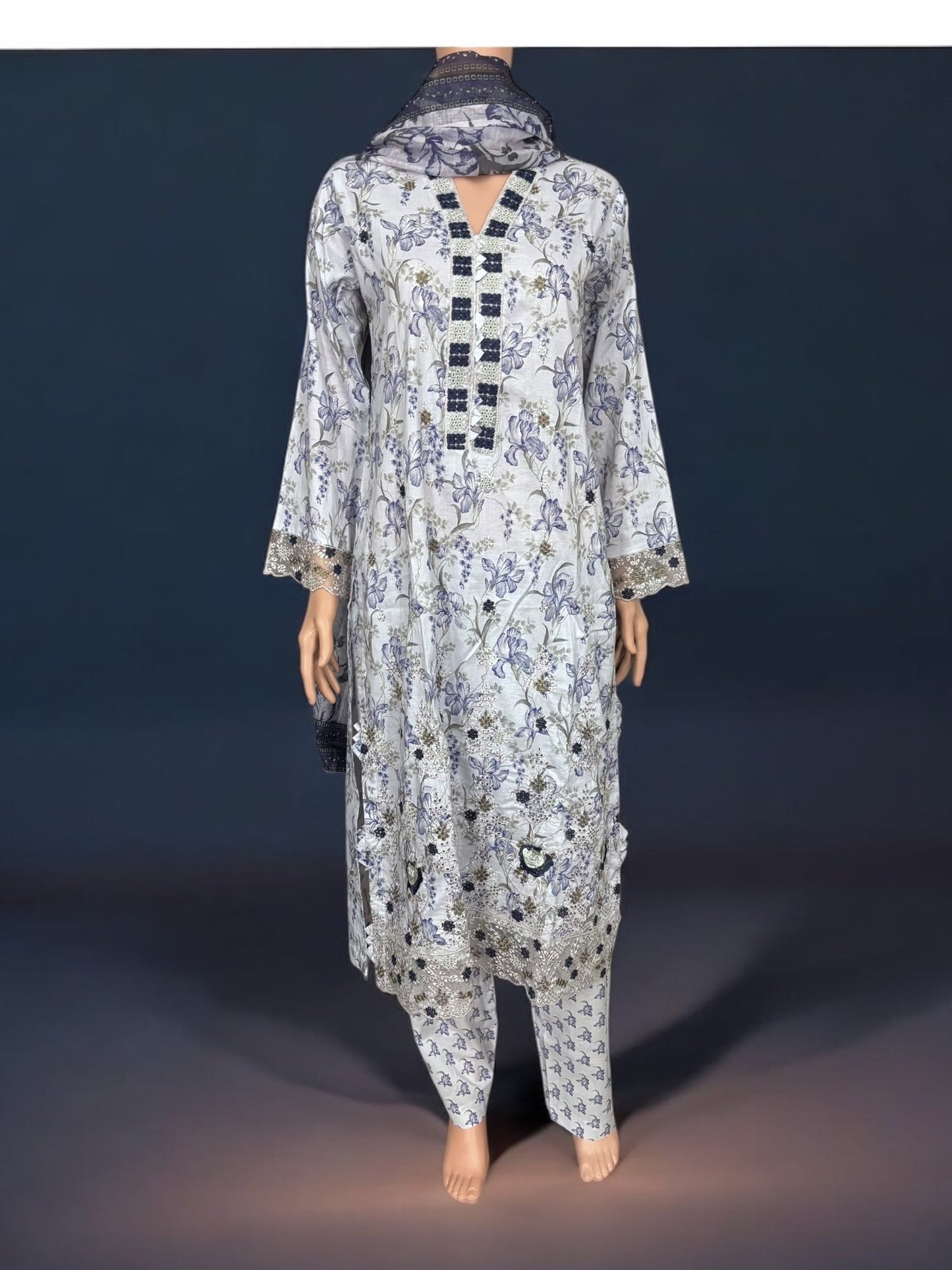 TRADITIONAL PAKISTANI SALWAR KAMEEZ – ETHNIC WEAR FOR WOMEN-273