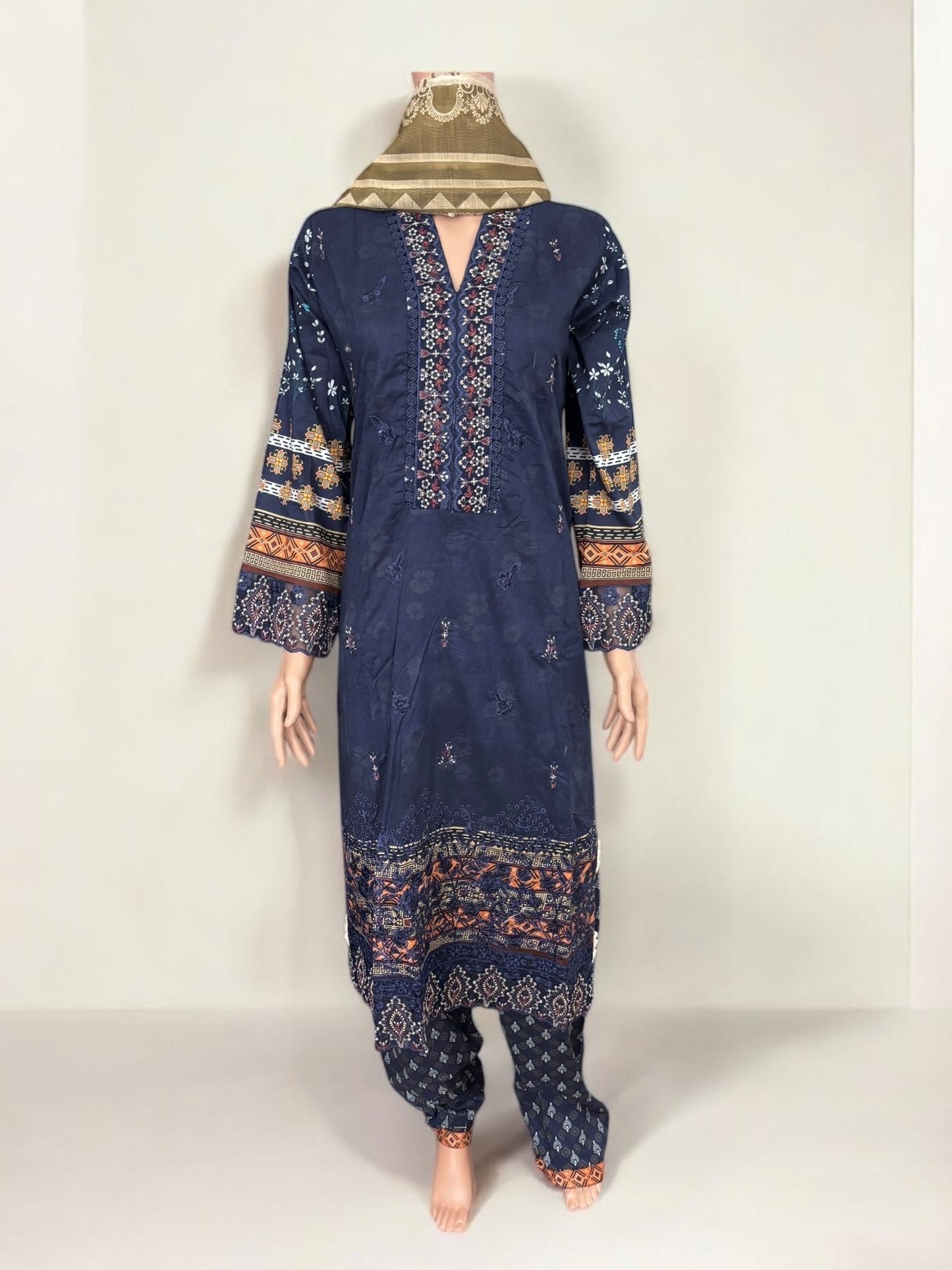 TRADITIONAL PAKISTANI SALWAR KAMEEZ – ETHNIC WEAR FOR WOMEN-275