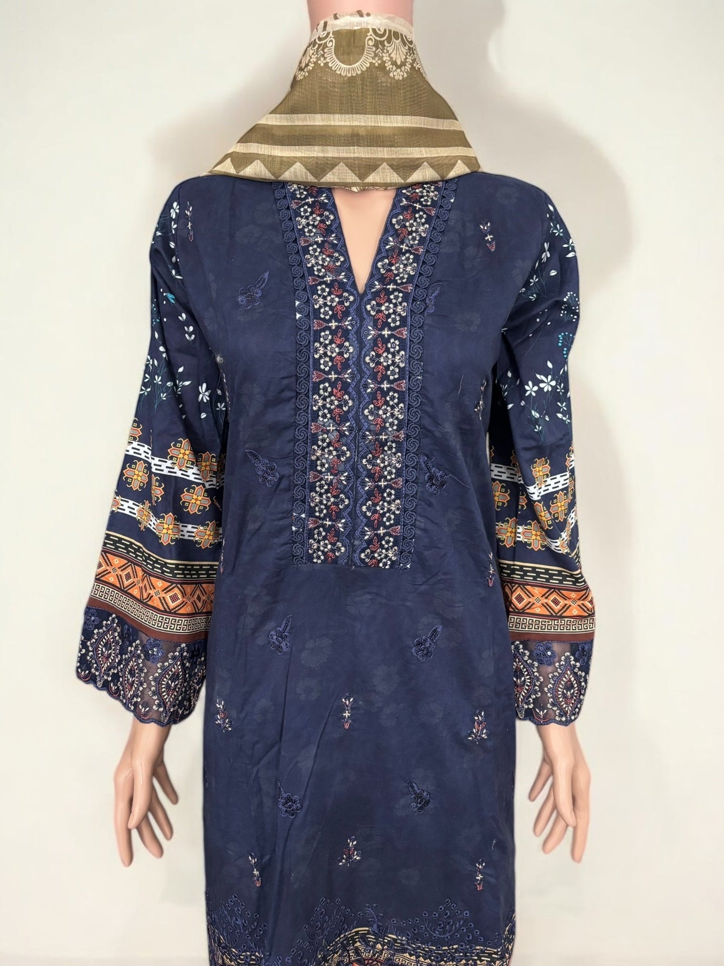 TRADITIONAL PAKISTANI SALWAR KAMEEZ – ETHNIC WEAR FOR WOMEN-275