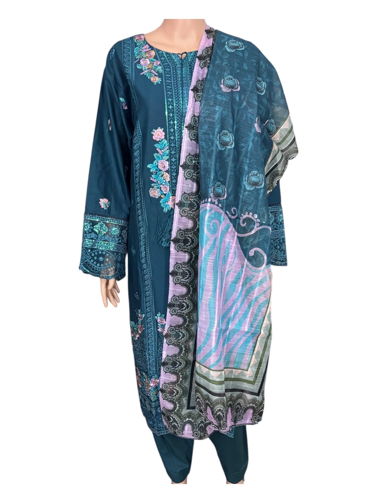 TRADITIONAL PAKISTANI SALWAR KAMEEZ – ETHNIC WEAR FOR WOMEN-276