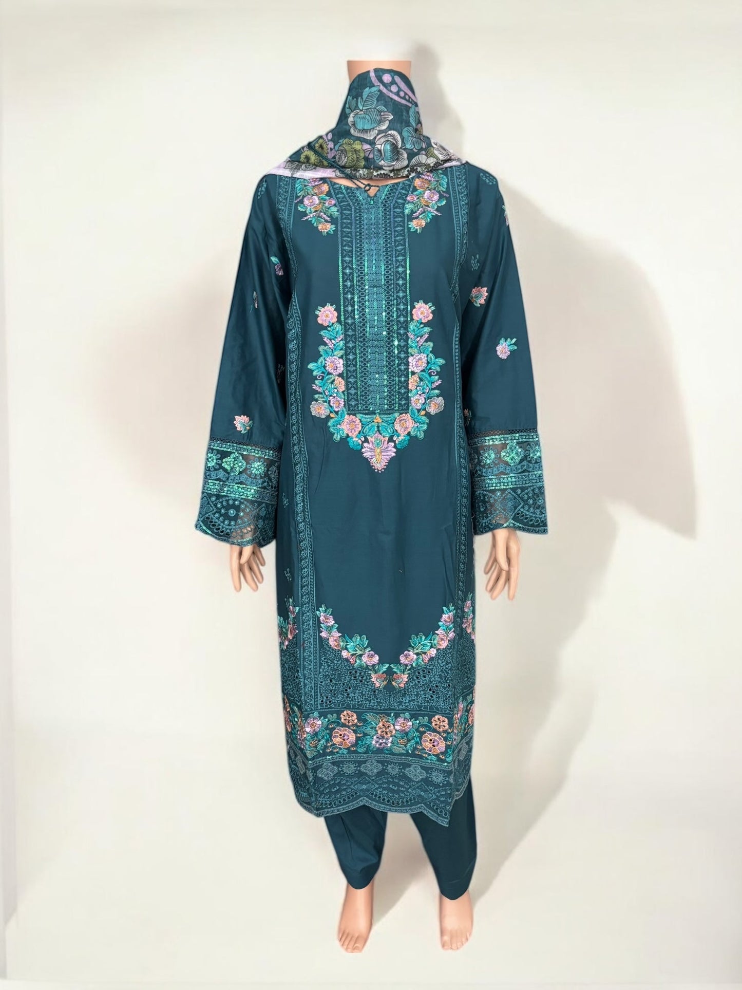 TRADITIONAL PAKISTANI SALWAR KAMEEZ – ETHNIC WEAR FOR WOMEN-276