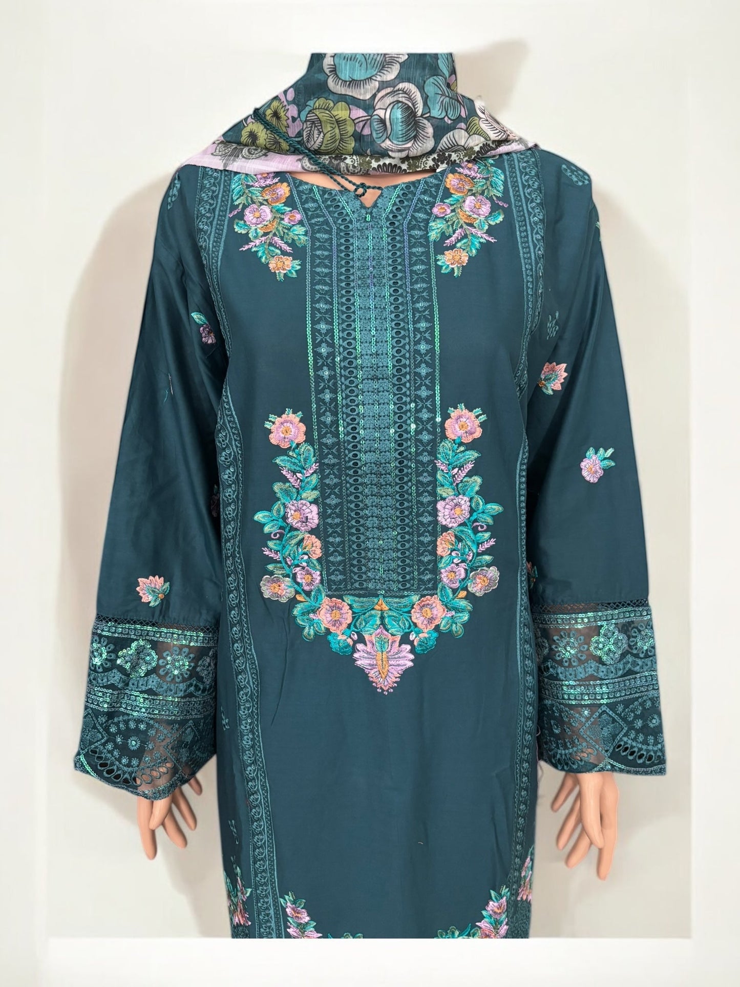 TRADITIONAL PAKISTANI SALWAR KAMEEZ – ETHNIC WEAR FOR WOMEN-276