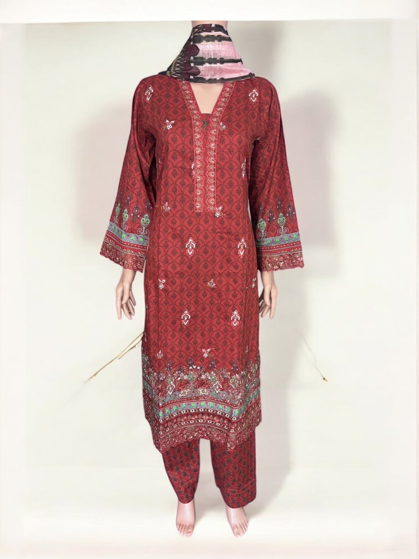 TRADITIONAL PAKISTANI SALWAR KAMEEZ – ETHNIC WEAR FOR WOMEN-285