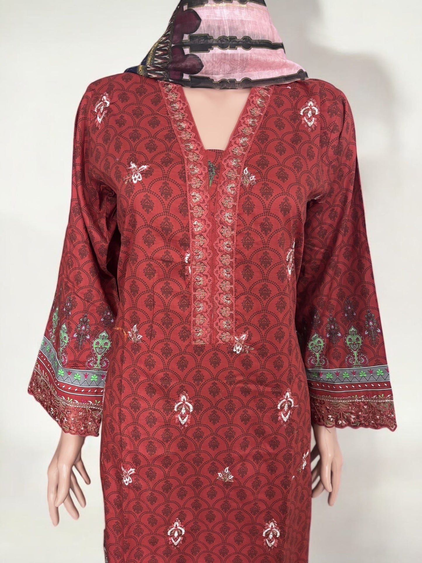 TRADITIONAL PAKISTANI SALWAR KAMEEZ – ETHNIC WEAR FOR WOMEN-285