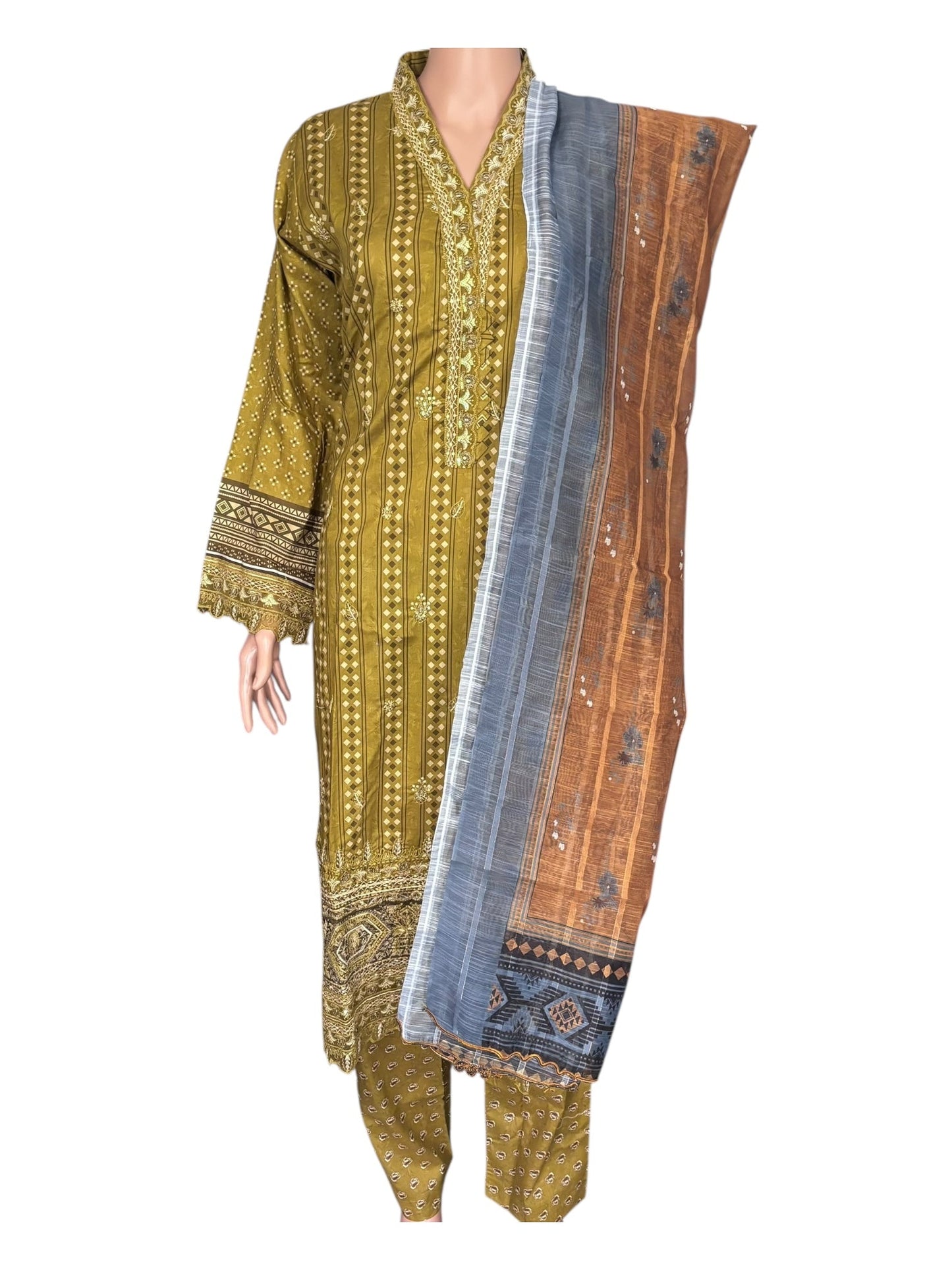 TRADITIONAL PAKISTANI SALWAR KAMEEZ – ETHNIC WEAR FOR WOMEN-286