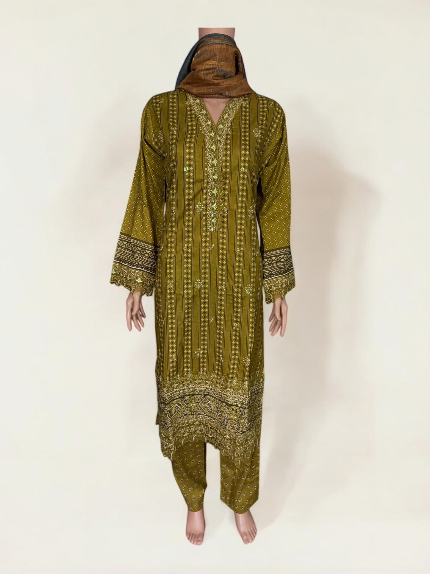 TRADITIONAL PAKISTANI SALWAR KAMEEZ – ETHNIC WEAR FOR WOMEN-286