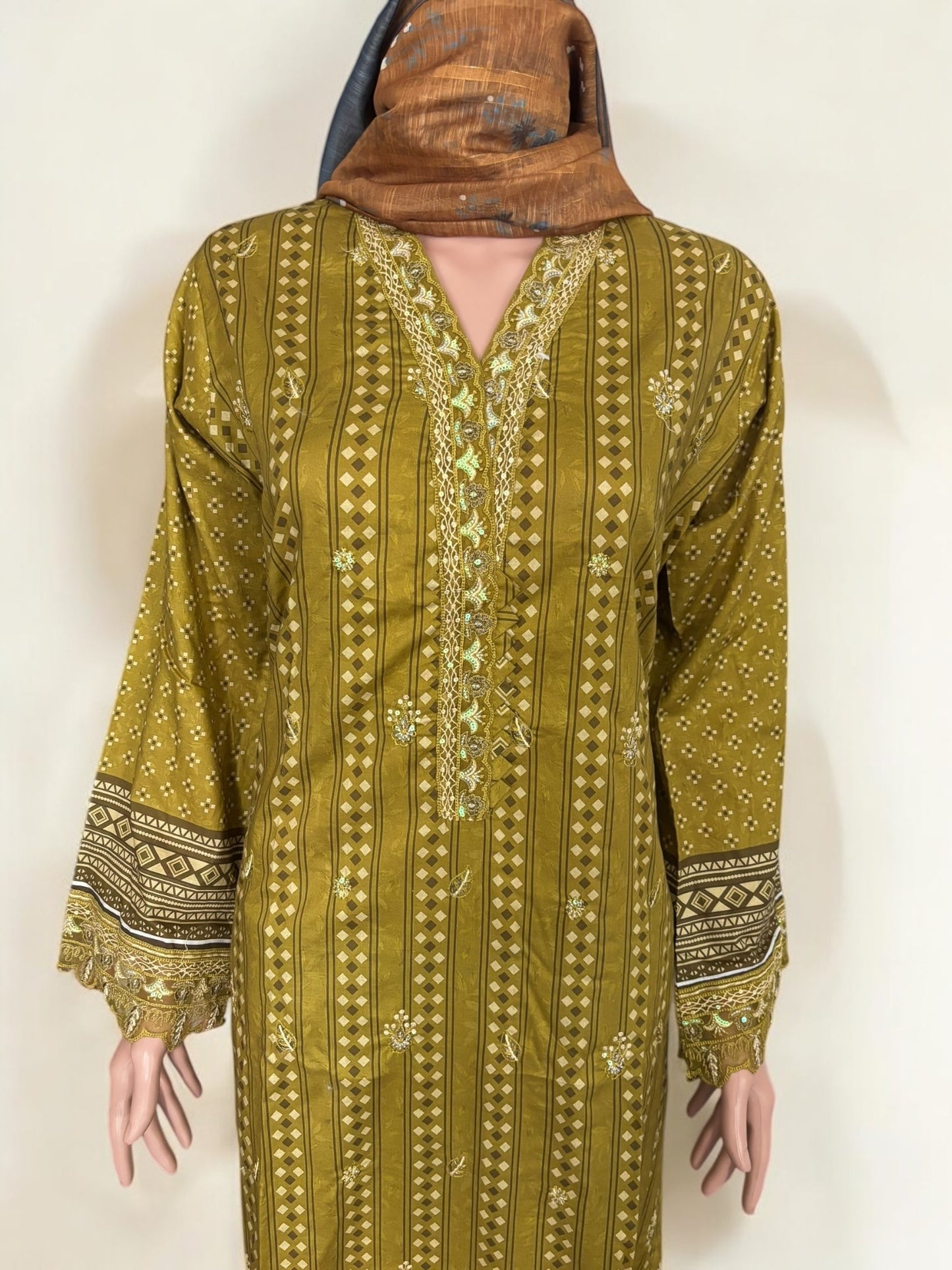 TRADITIONAL PAKISTANI SALWAR KAMEEZ – ETHNIC WEAR FOR WOMEN-286