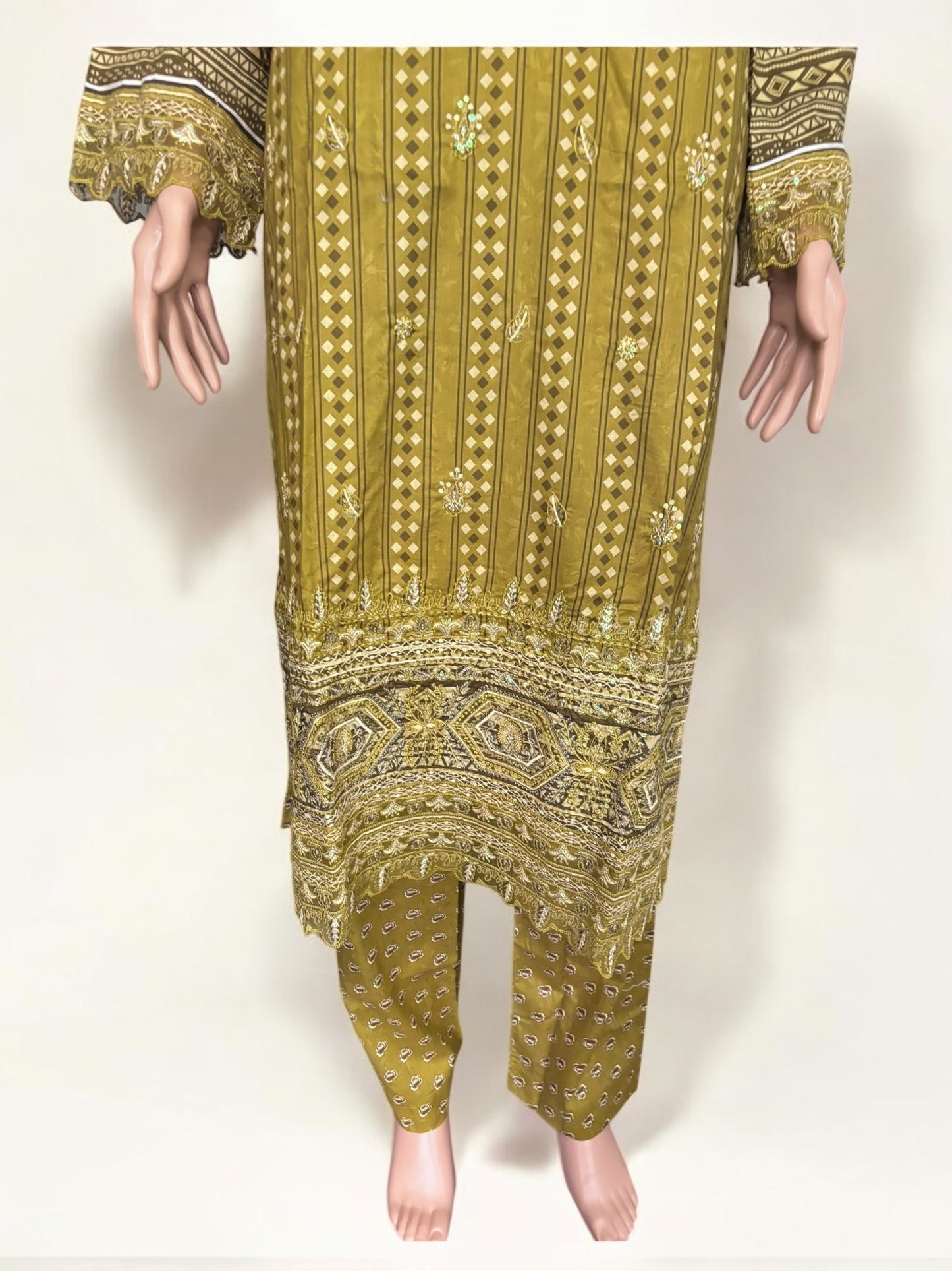 TRADITIONAL PAKISTANI SALWAR KAMEEZ – ETHNIC WEAR FOR WOMEN-286