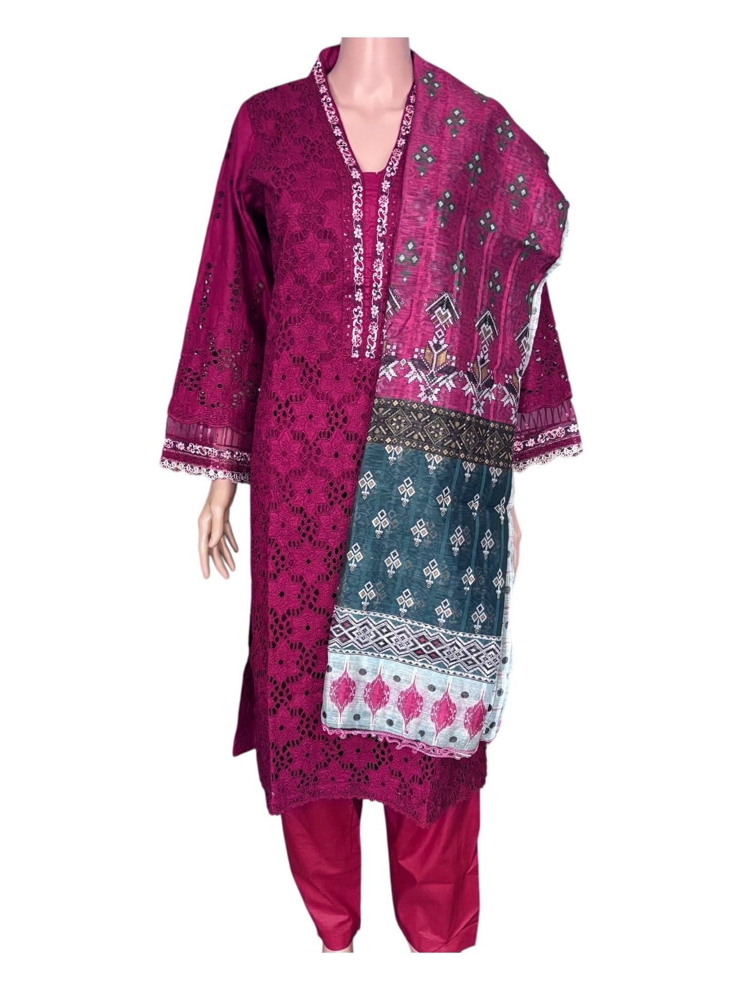 TRADITIONAL PAKISTANI SALWAR KAMEEZ – ETHNIC WEAR FOR WOMEN-287
