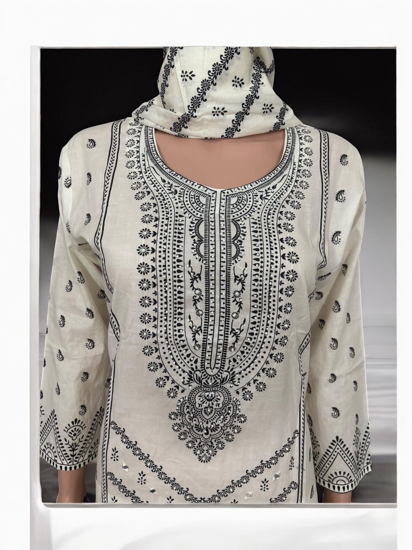 TRADITIONAL SALWAR KAMEEZ SET – ETHNIC WEAR FOR WOMEN- JU05