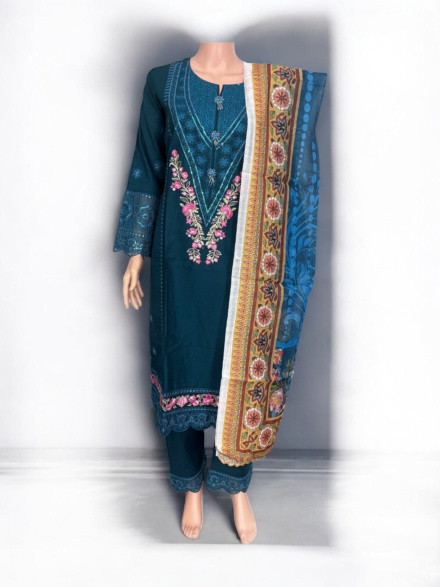 TRADITIONAL SALWAR KAMEEZ SET – ETHNIC WEAR FOR WOMEN- JU40
