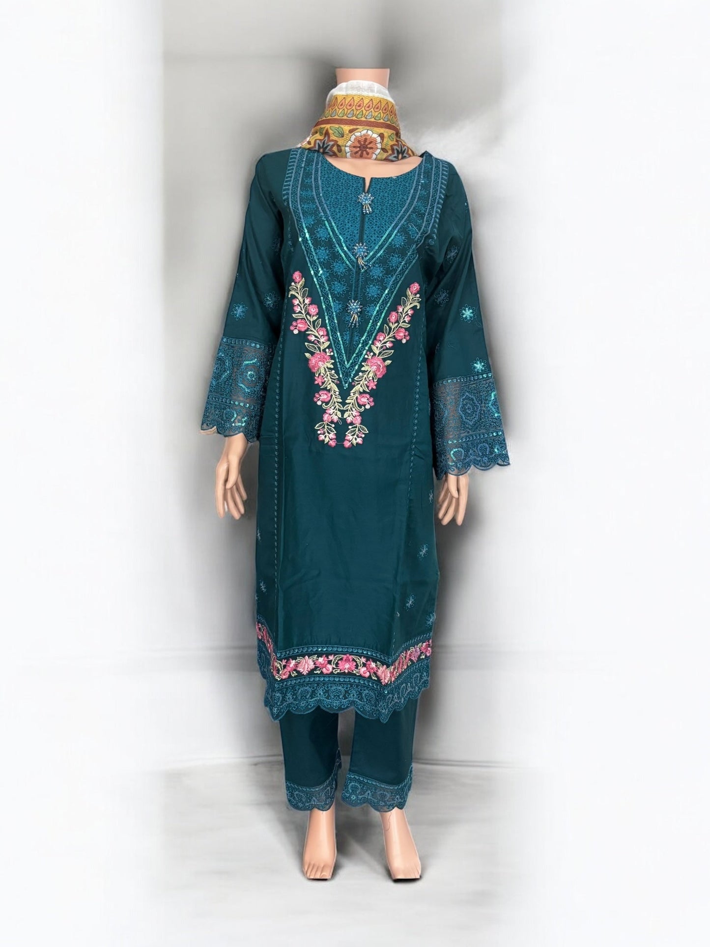 TRADITIONAL SALWAR KAMEEZ SET – ETHNIC WEAR FOR WOMEN- JU40