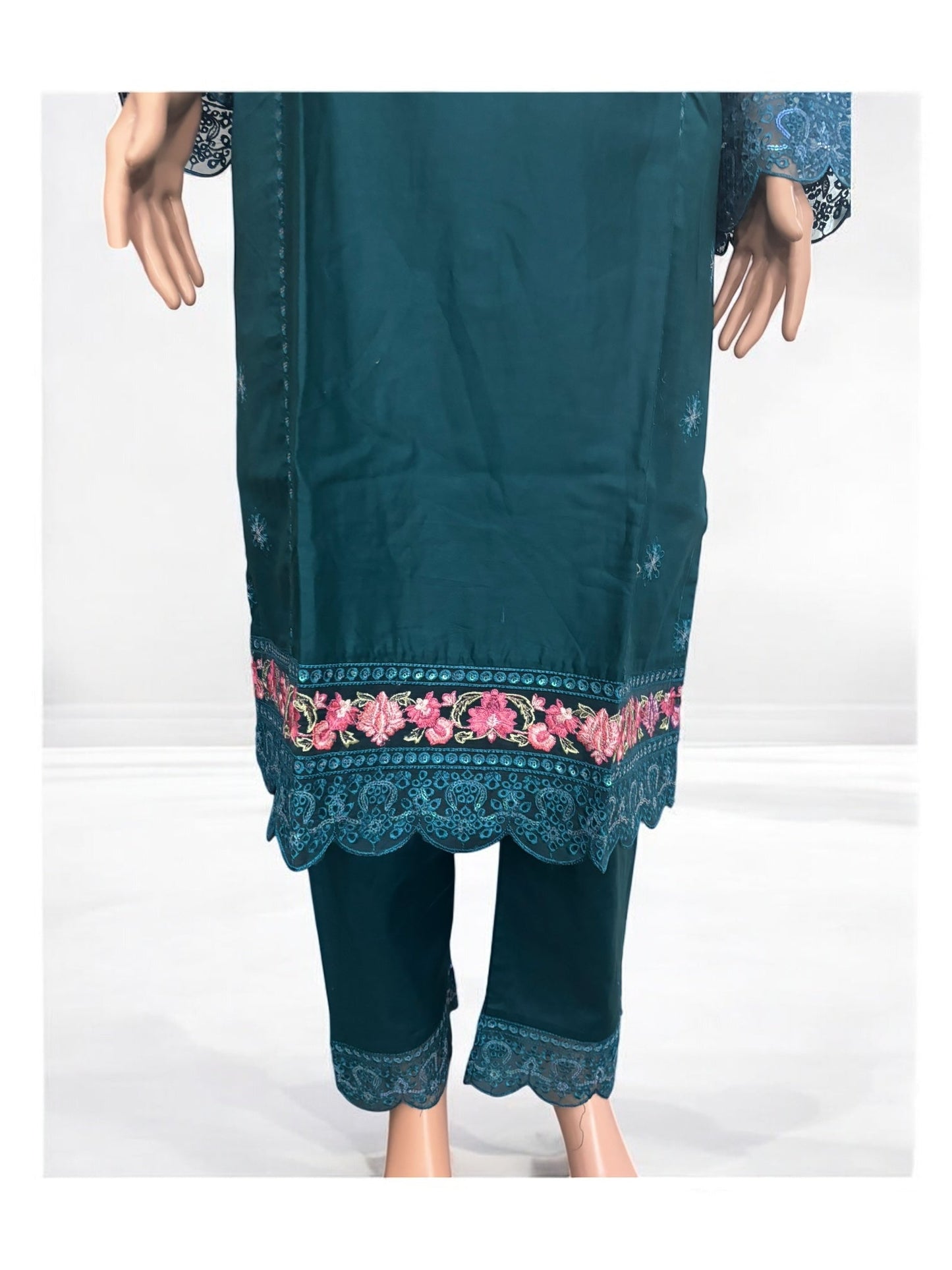 TRADITIONAL SALWAR KAMEEZ SET – ETHNIC WEAR FOR WOMEN- JU40