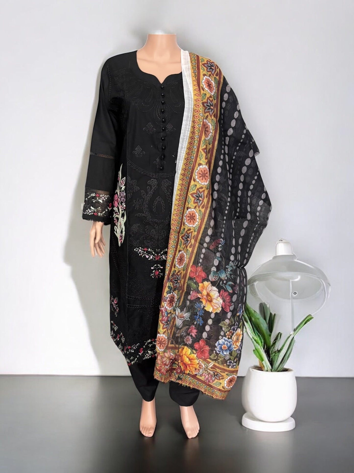 TRADITIONAL SALWAR KAMEEZ SET – ETHNIC WEAR FOR WOMEN- JU41