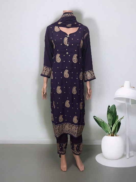TRADITIONAL SALWAR KAMEEZ SET – ETHNIC WEAR FOR WOMEN- S01