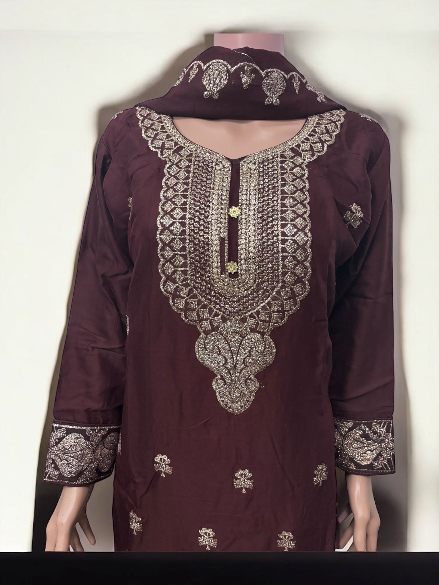 TRADITIONAL SALWAR KAMEEZ SET – ETHNIC WEAR FOR WOMEN- S02