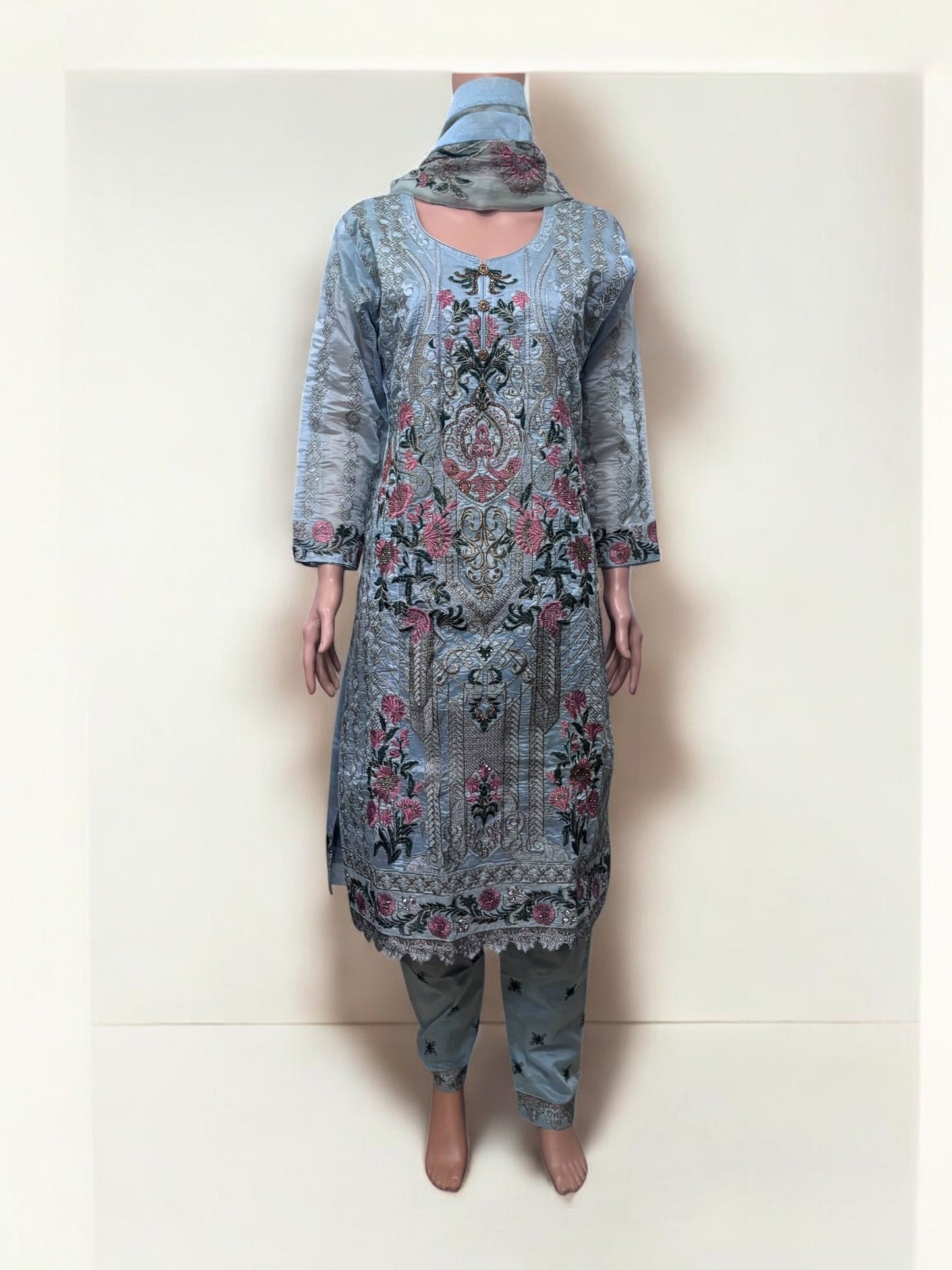 TRADITIONAL SALWAR KAMEEZ SET – ETHNIC WEAR FOR WOMEN- S03