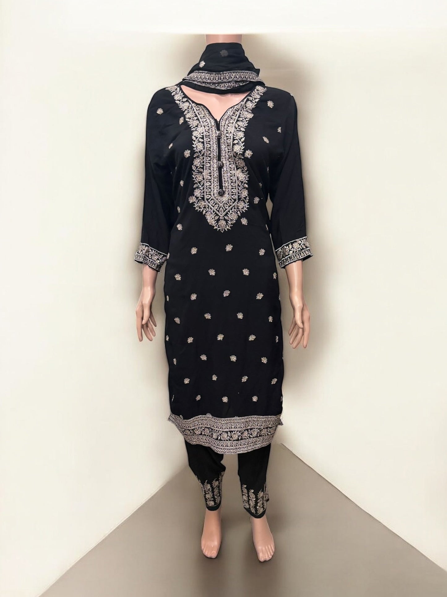 TRADITIONAL SALWAR KAMEEZ SET – ETHNIC WEAR FOR WOMEN- S06