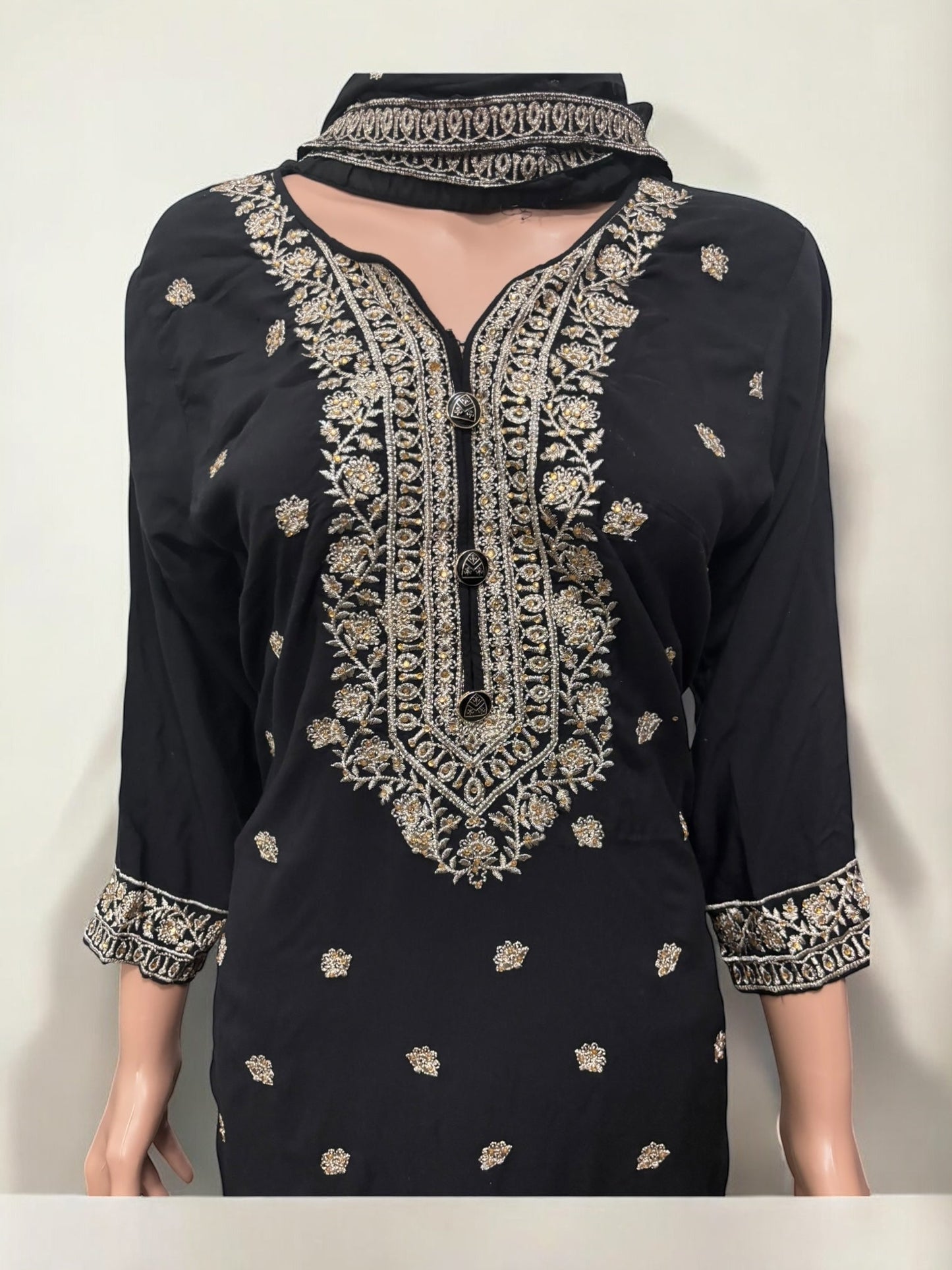 TRADITIONAL SALWAR KAMEEZ SET – ETHNIC WEAR FOR WOMEN- S06