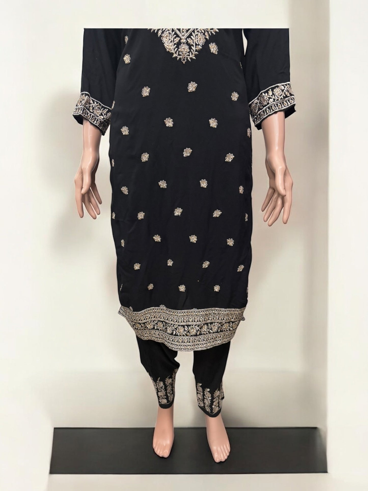 TRADITIONAL SALWAR KAMEEZ SET – ETHNIC WEAR FOR WOMEN- S06