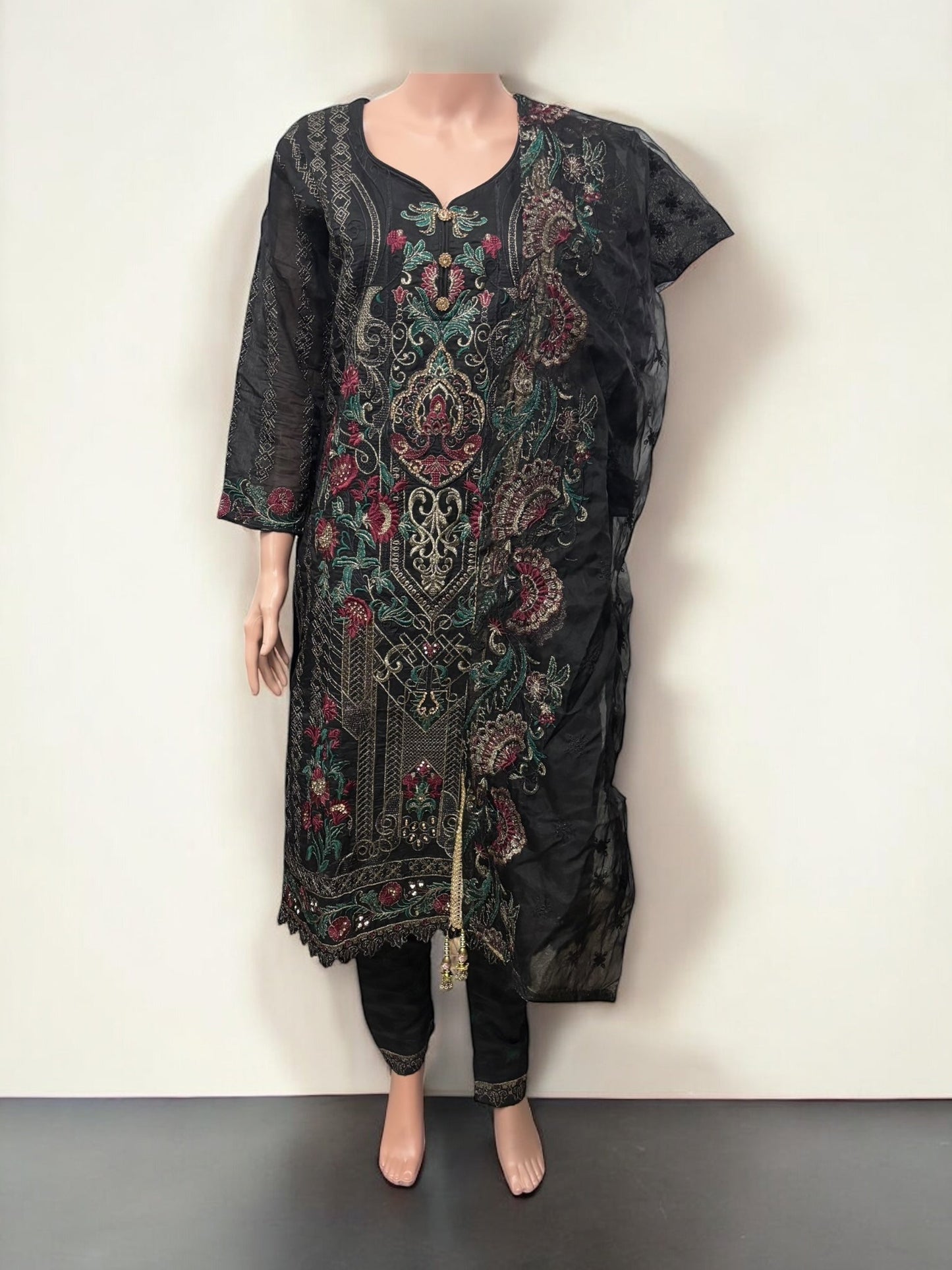 TRADITIONAL SALWAR KAMEEZ SET – ETHNIC WEAR FOR WOMEN- S07