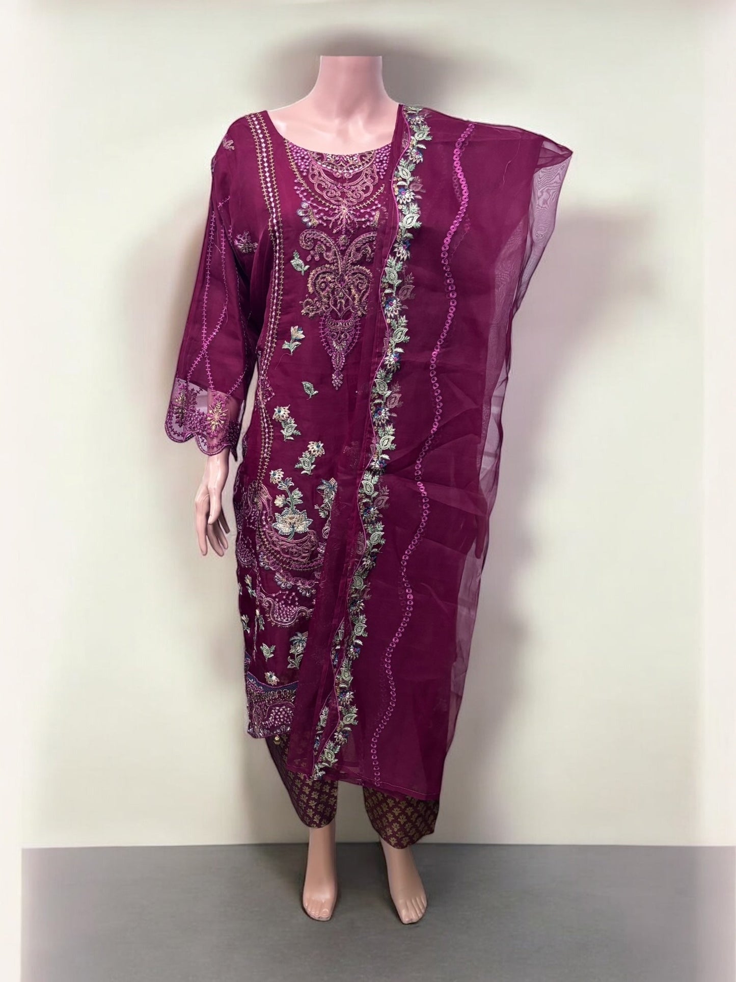 TRADITIONAL SALWAR KAMEEZ SET – ETHNIC WEAR FOR WOMEN- S08