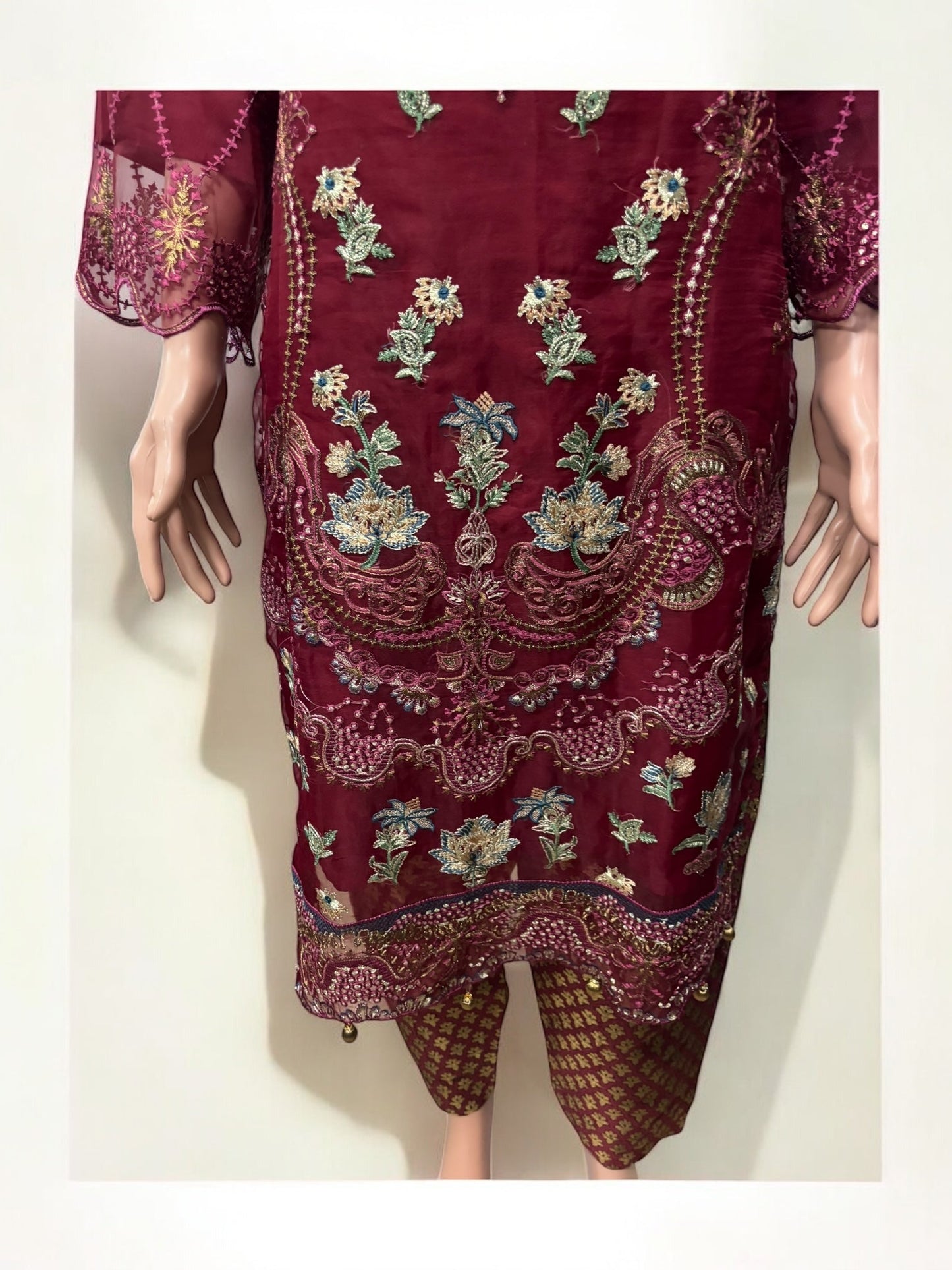 TRADITIONAL SALWAR KAMEEZ SET – ETHNIC WEAR FOR WOMEN- S08