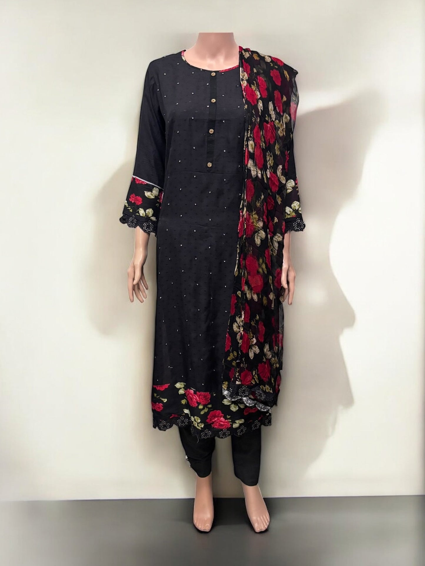 TRADITIONAL SALWAR KAMEEZ SET – ETHNIC WEAR FOR WOMEN- S09