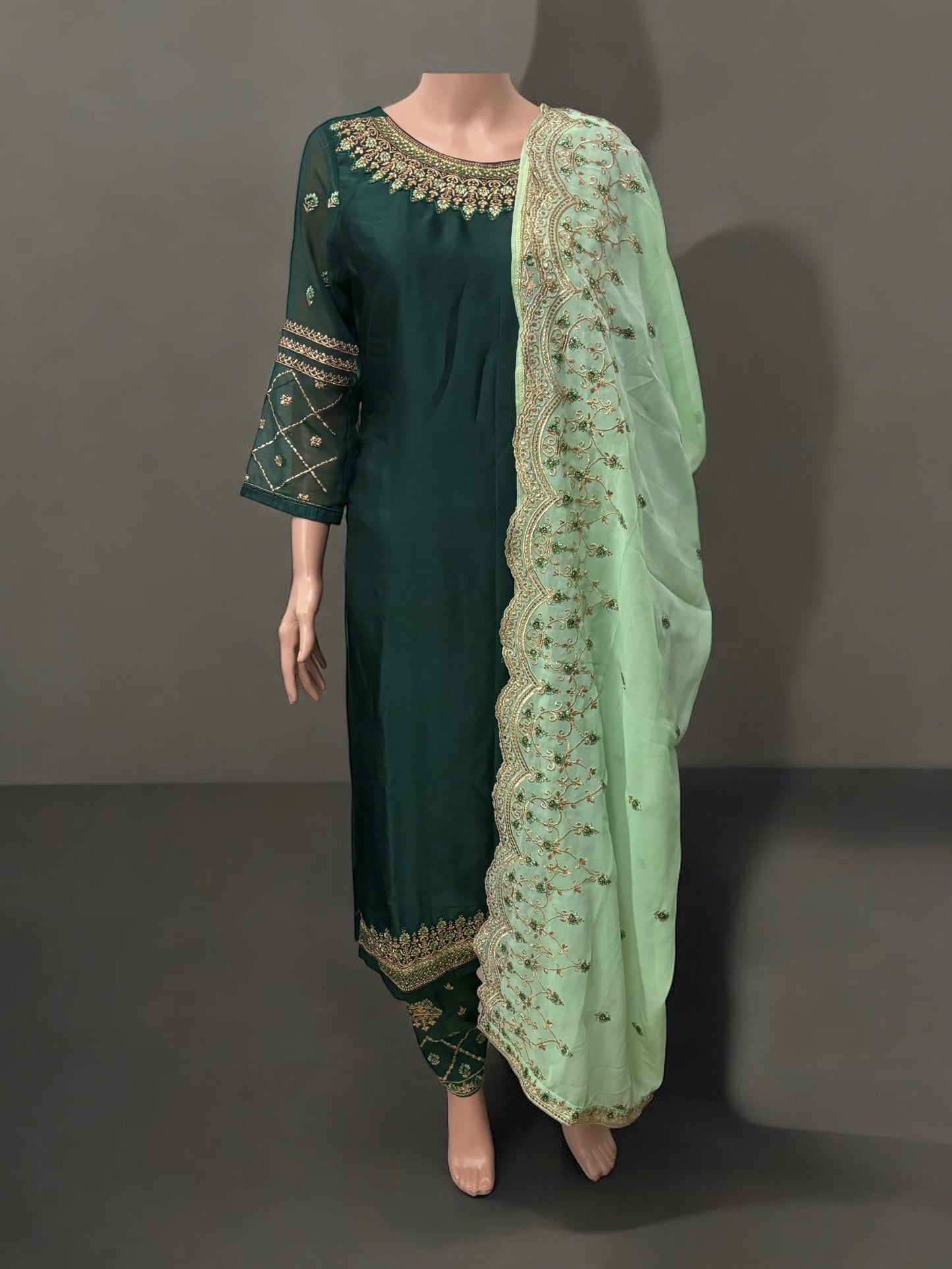 TRADITIONAL SALWAR KAMEEZ SET – ETHNIC WEAR FOR WOMEN- S17