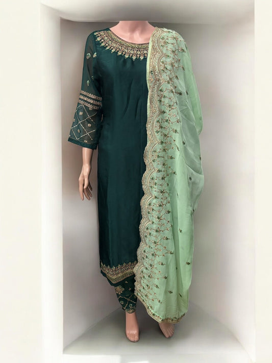 TRADITIONAL SALWAR KAMEEZ SET – ETHNIC WEAR FOR WOMEN- S17
