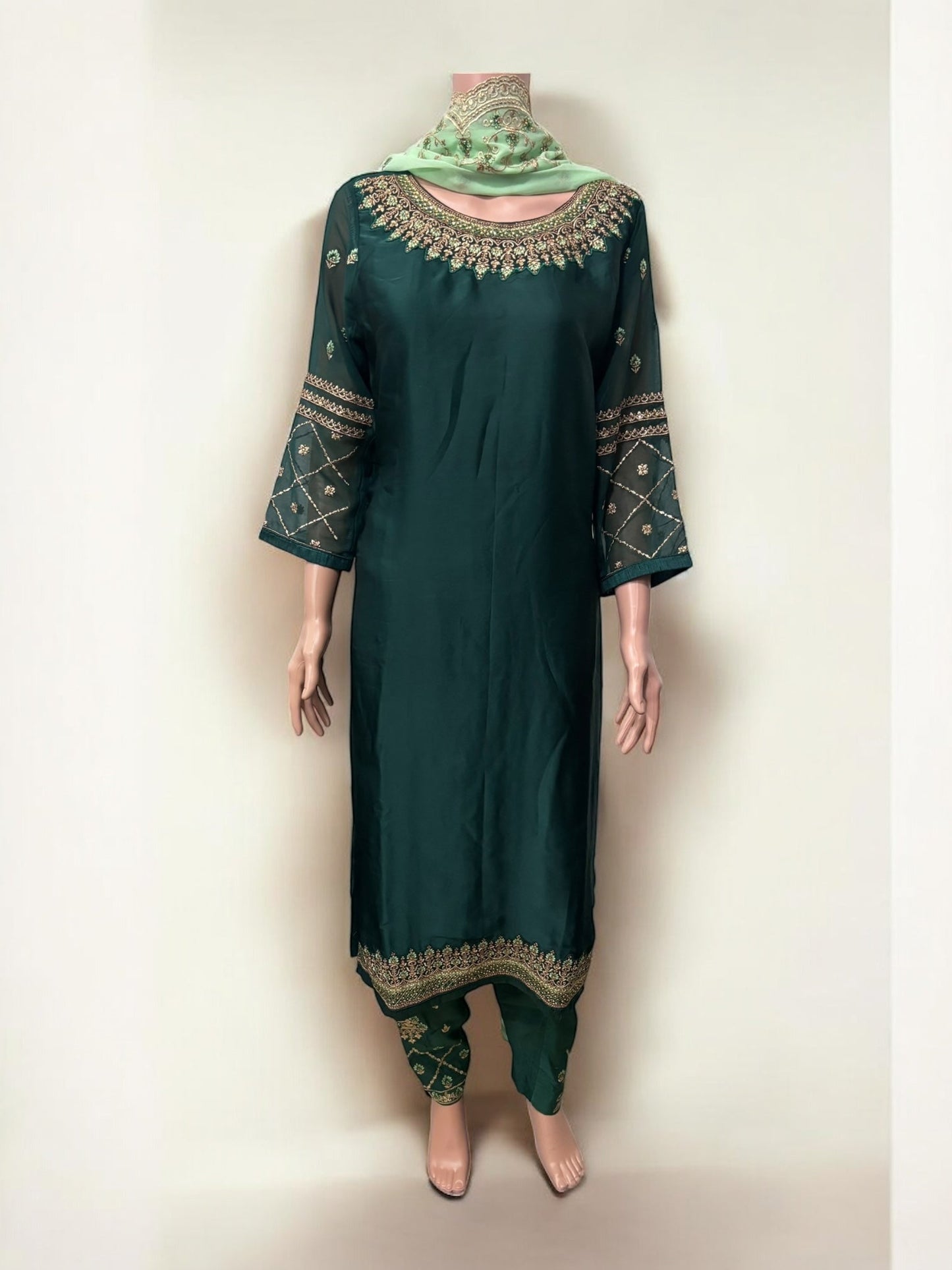 TRADITIONAL SALWAR KAMEEZ SET – ETHNIC WEAR FOR WOMEN- S17